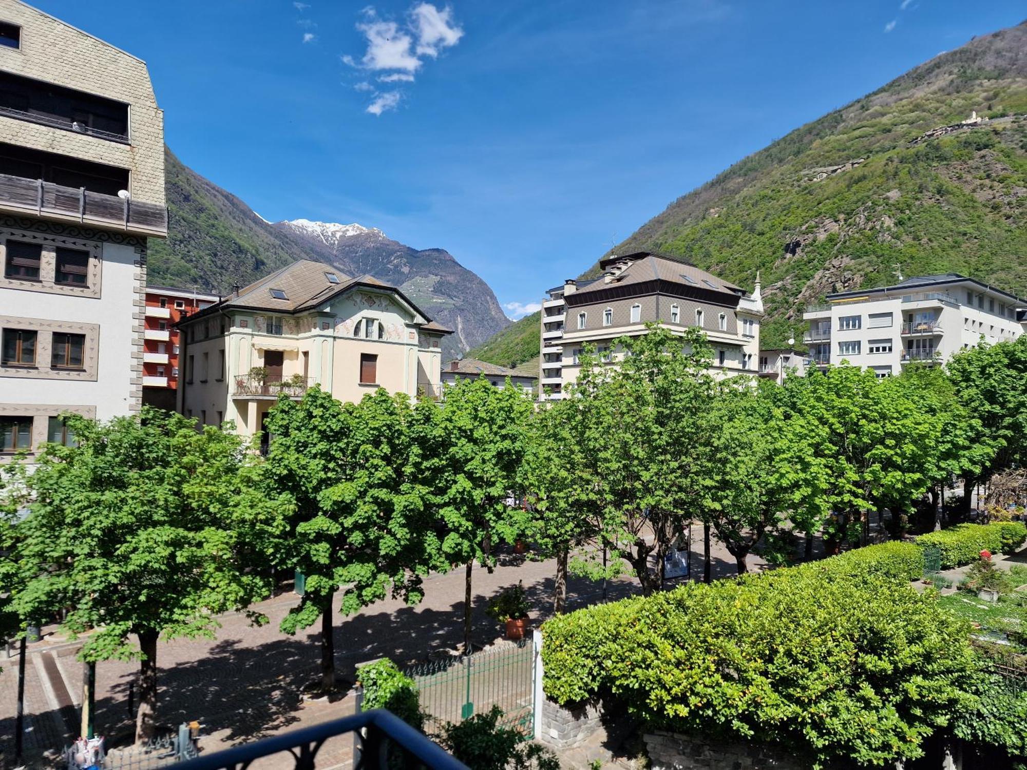 Bernina Station Center Apartment - Тирано Экстерьер фото