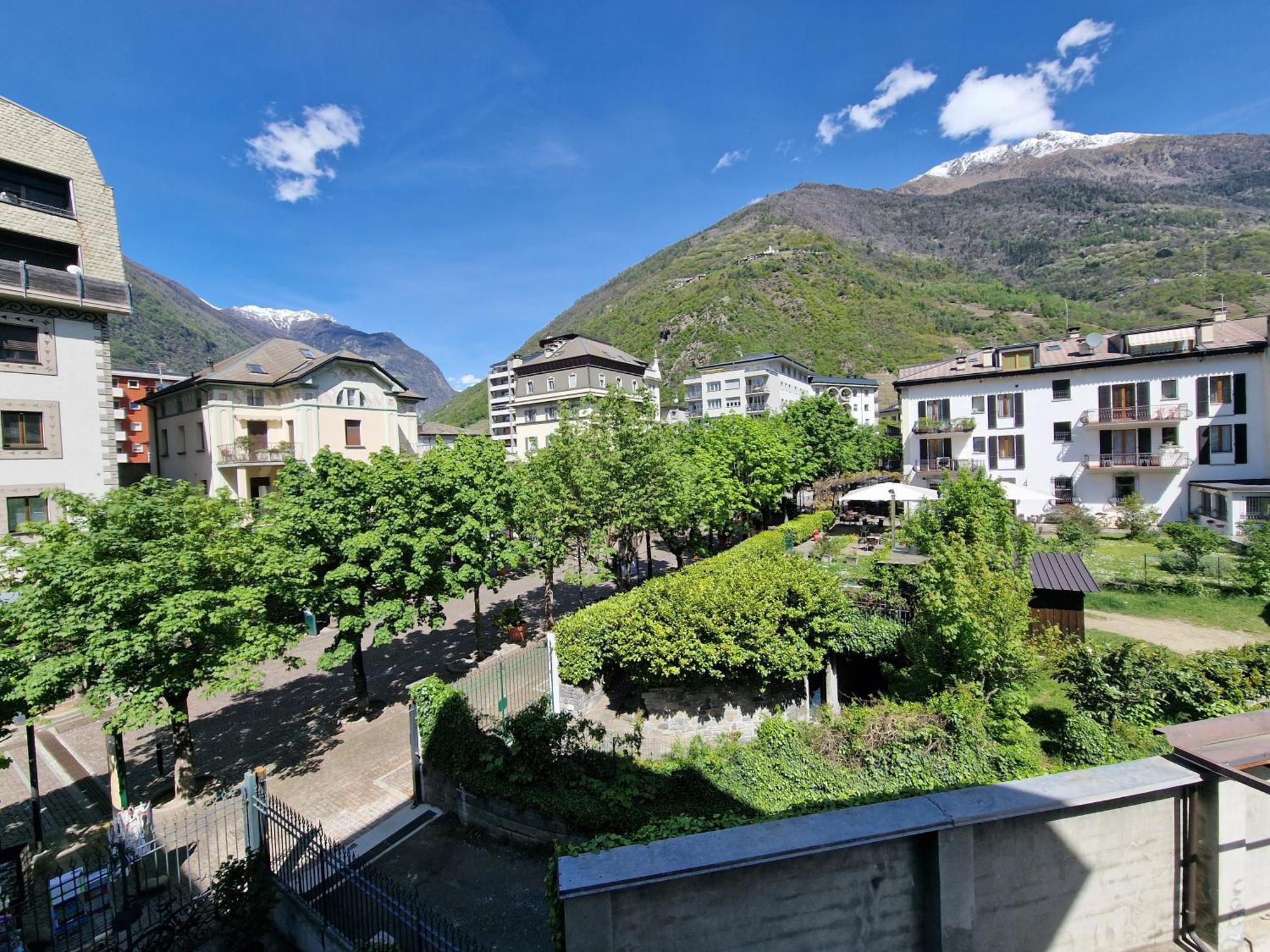 Bernina Station Center Apartment - Тирано Экстерьер фото